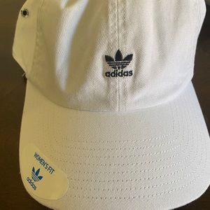 NWT women’s Adidas trefoil hat